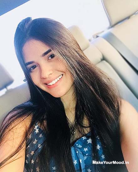 Ritu cute escort selfie in car