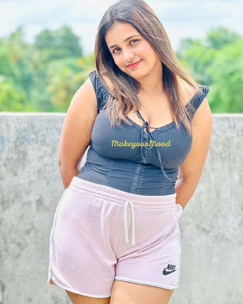 Chitra hot Indian college girl escorts in Delhi (3)