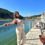 Zinaida Russian busty escort in Gurgaon (1)